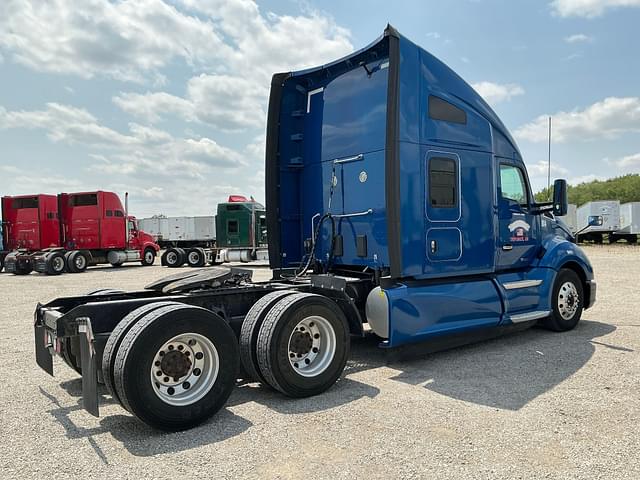 Image of Kenworth T680 equipment image 4