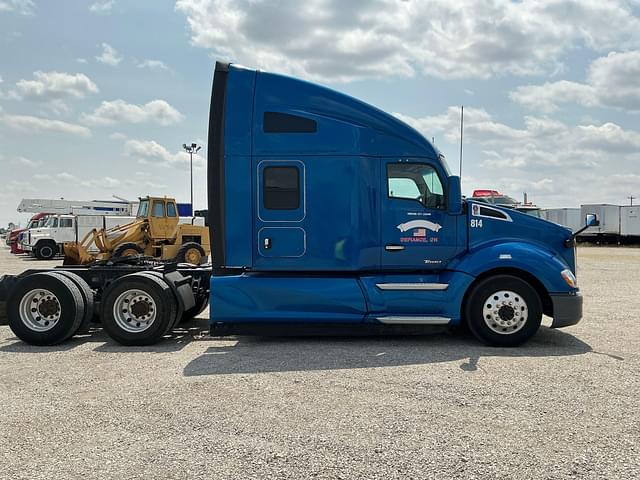 Image of Kenworth T680 equipment image 3