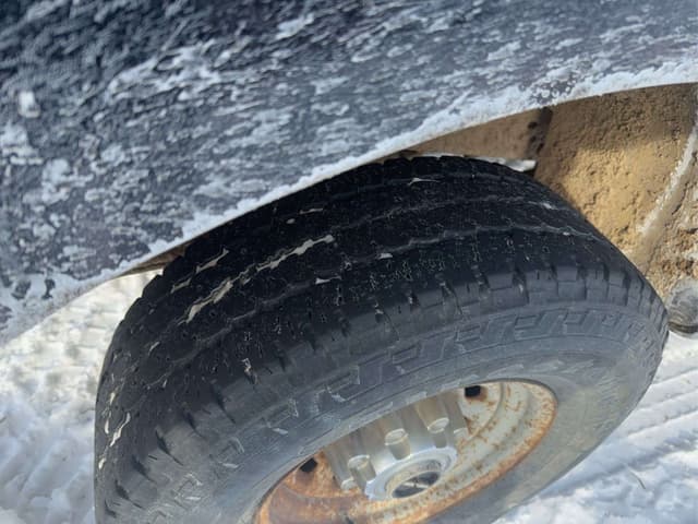 Image of Ford F-350 equipment image 2