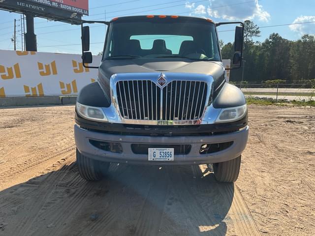 Image of International Durastar 4300 equipment image 1