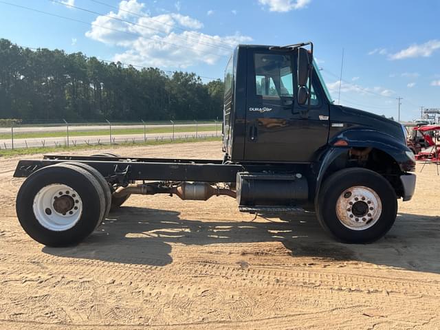 Image of International Durastar 4300 equipment image 3