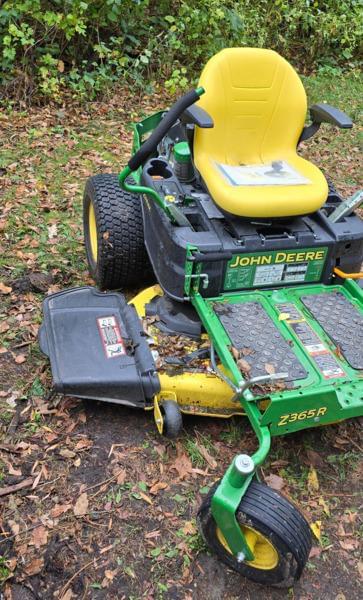 Image of John Deere Z365R Image 1