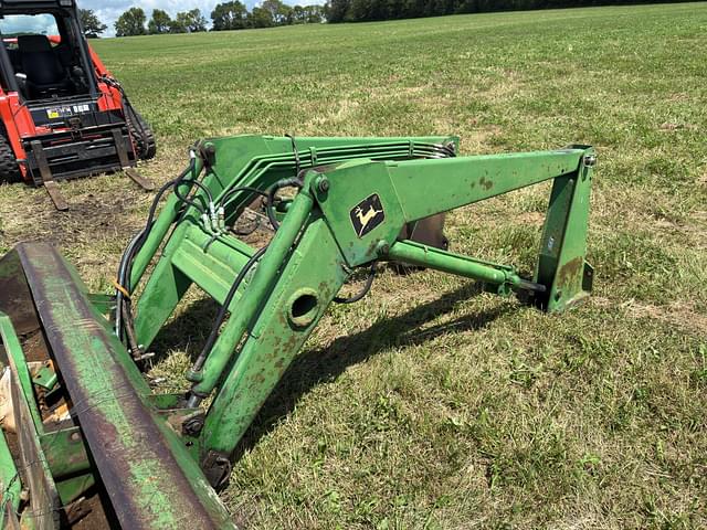 Image of John Deere 148 equipment image 4