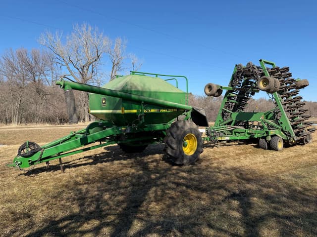 Image of John Deere 787 equipment image 1