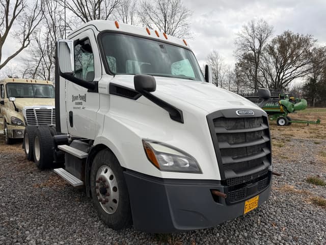 Image of Freightliner Cascadia equipment image 1