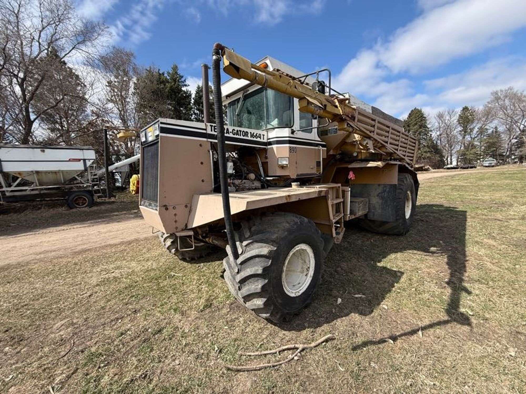Ag-Chem Terra-Gator 1664T Equipment Image0