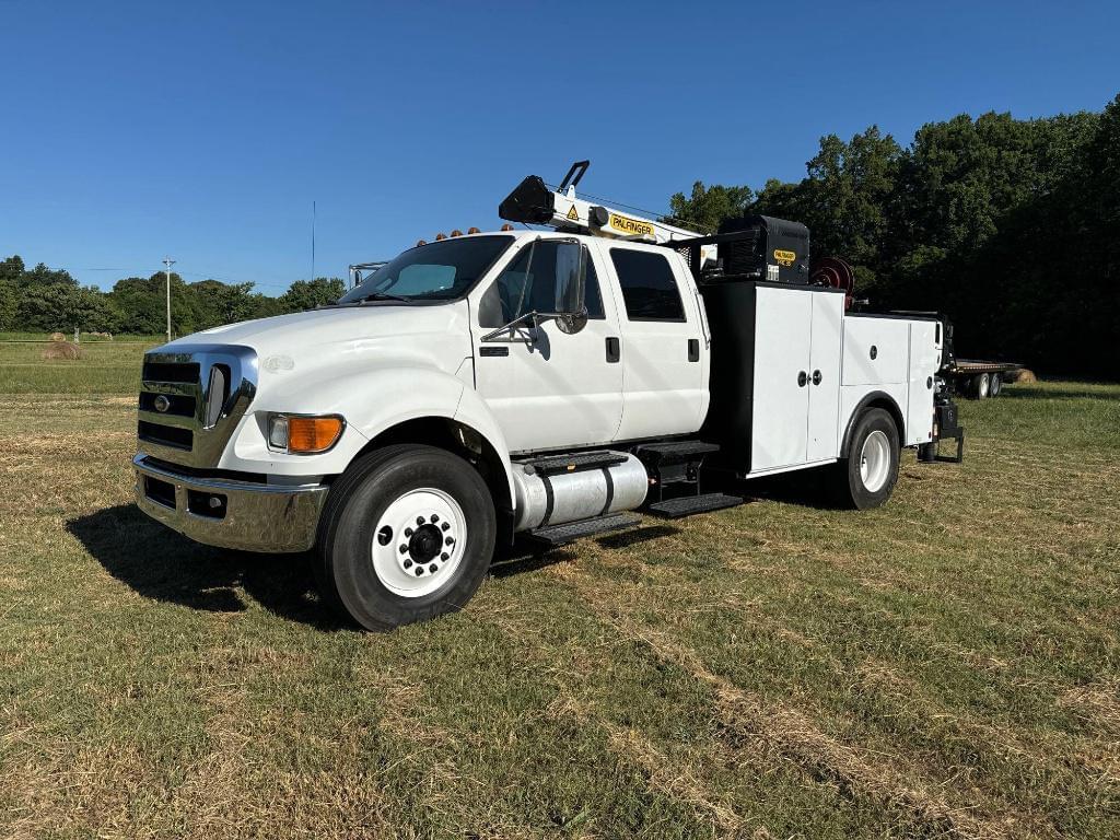 Image of Ford F-750 Primary image