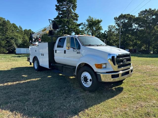 Image of Ford F-750 equipment image 4