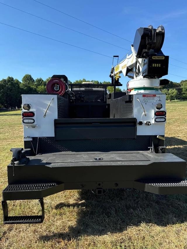 Image of Ford F-750 equipment image 2