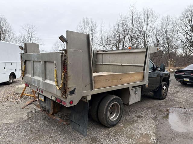 Image of Chevrolet 3500 equipment image 3