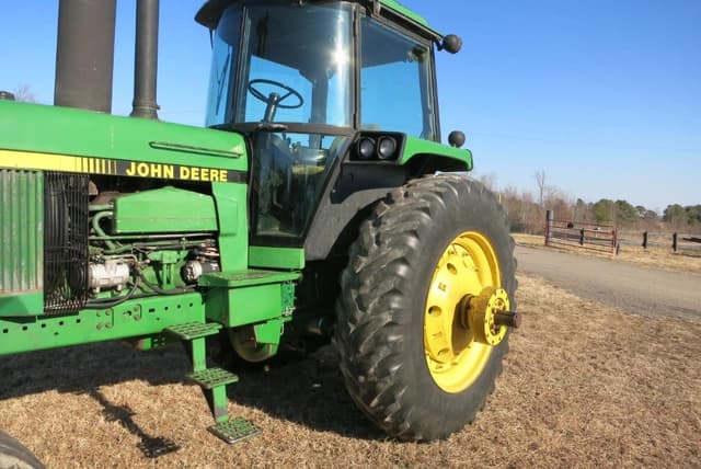 Image of John Deere 4955 equipment image 3