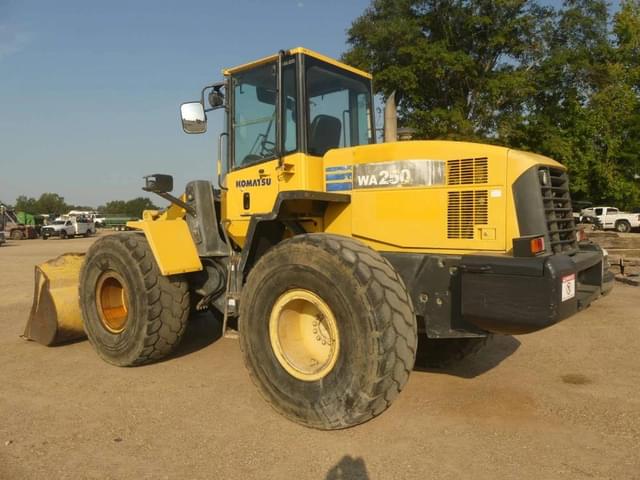 Image of Komatsu WA250-5 equipment image 3