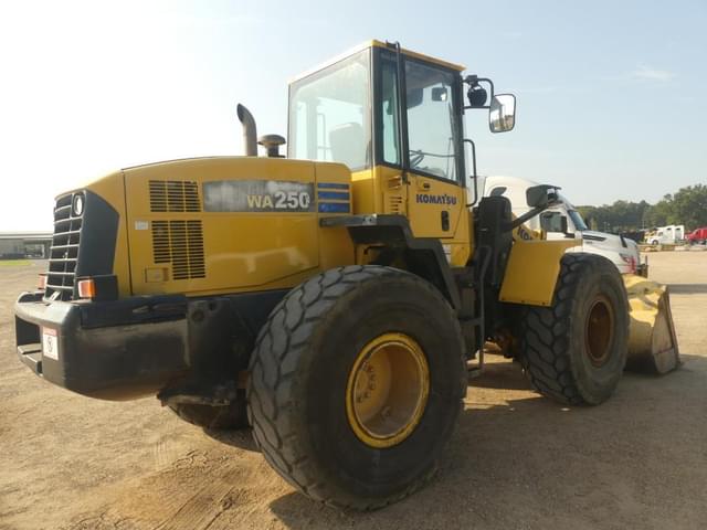 Image of Komatsu WA250-5 equipment image 2