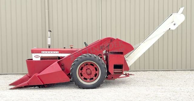 Image of International Harvester 560 equipment image 4