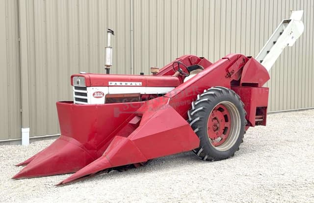 Image of International Harvester 560 equipment image 1