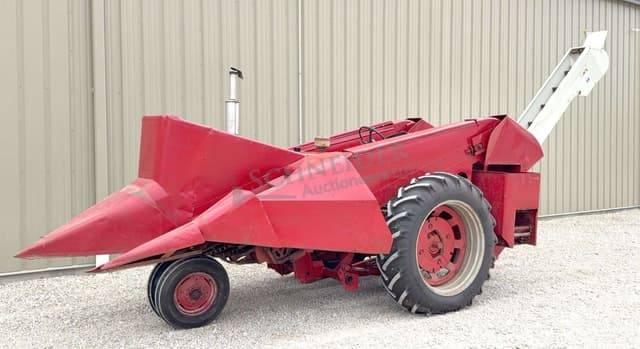 Image of International Harvester 560 equipment image 2