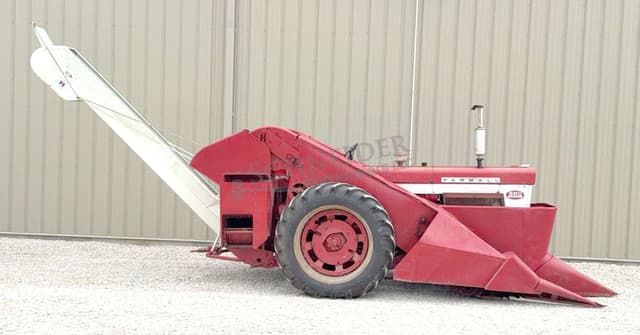 Image of International Harvester 560 equipment image 3