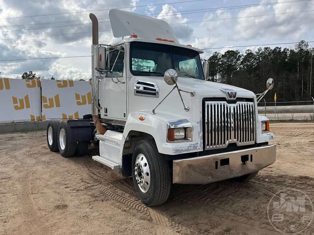 Image of Western Star 4700SF equipment image 2