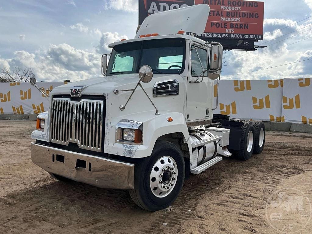 2017 Western Star 4700SF Equipment Image0