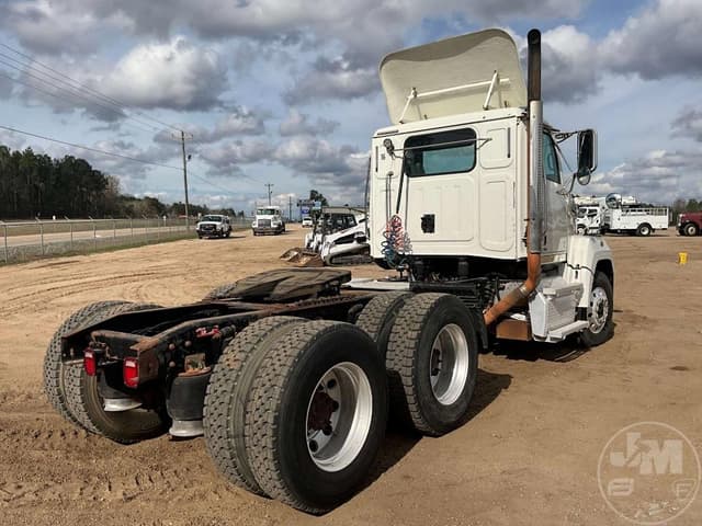 Image of Western Star 4700SF equipment image 4