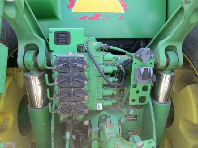Image of John Deere 8430 equipment image 4