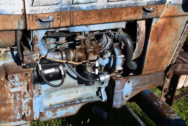 Image of Ford 4000 equipment image 4