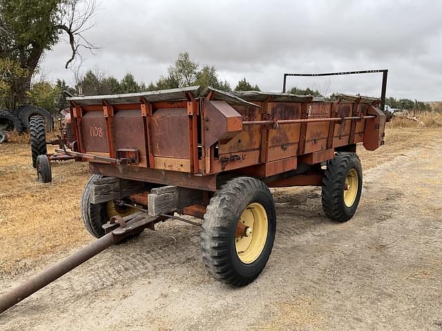 Image of Farmhand 440 equipment image 3