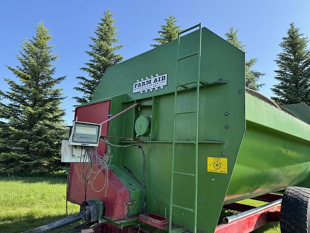 Image of Farm Aid 680 equipment image 3