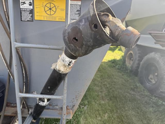 Image of Farm Aid 680 equipment image 4