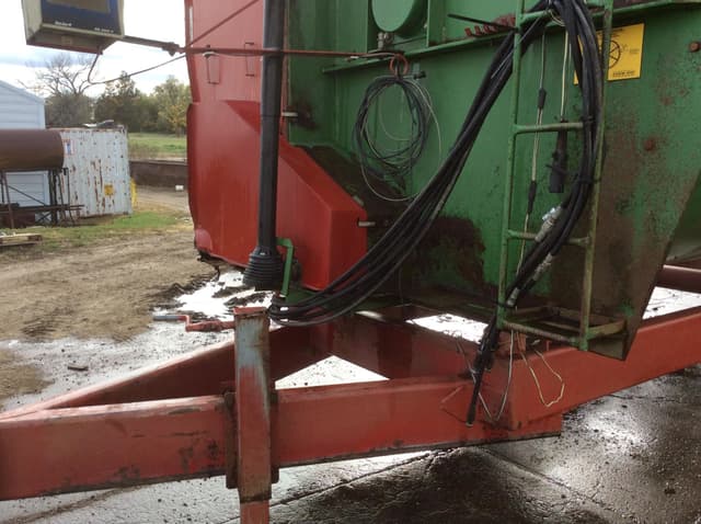 Image of Farm Aid 680 equipment image 4