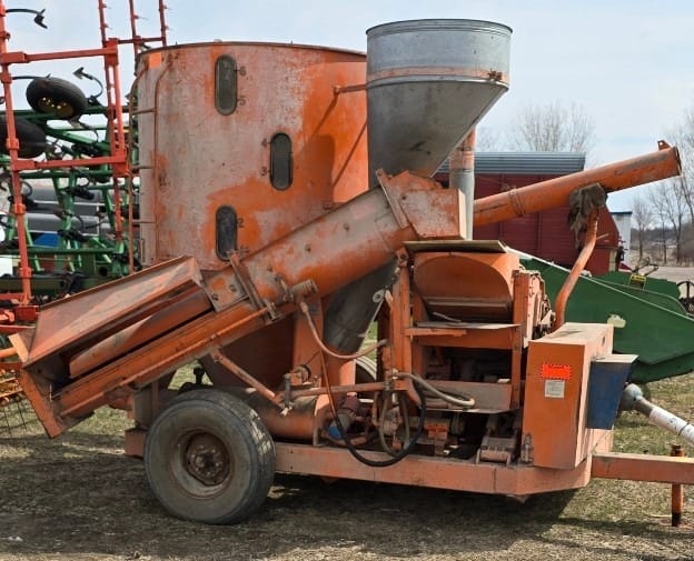 Bear Cat 950 Equipment Image0