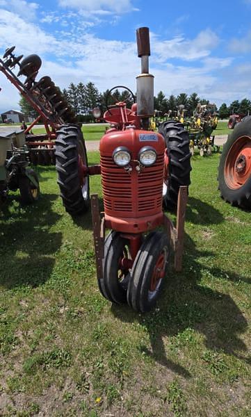 Image of Farmall H Image 1