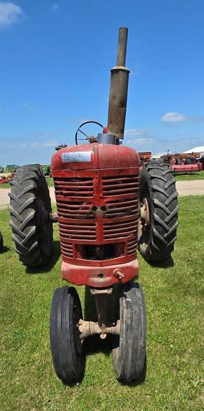 Image of Farmall M equipment image 1