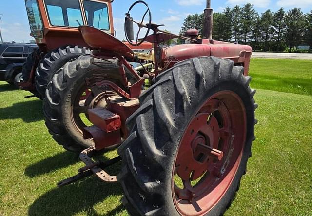 Image of Farmall M equipment image 3