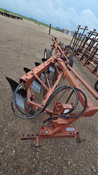 Image of International Harvester 700 Image 0