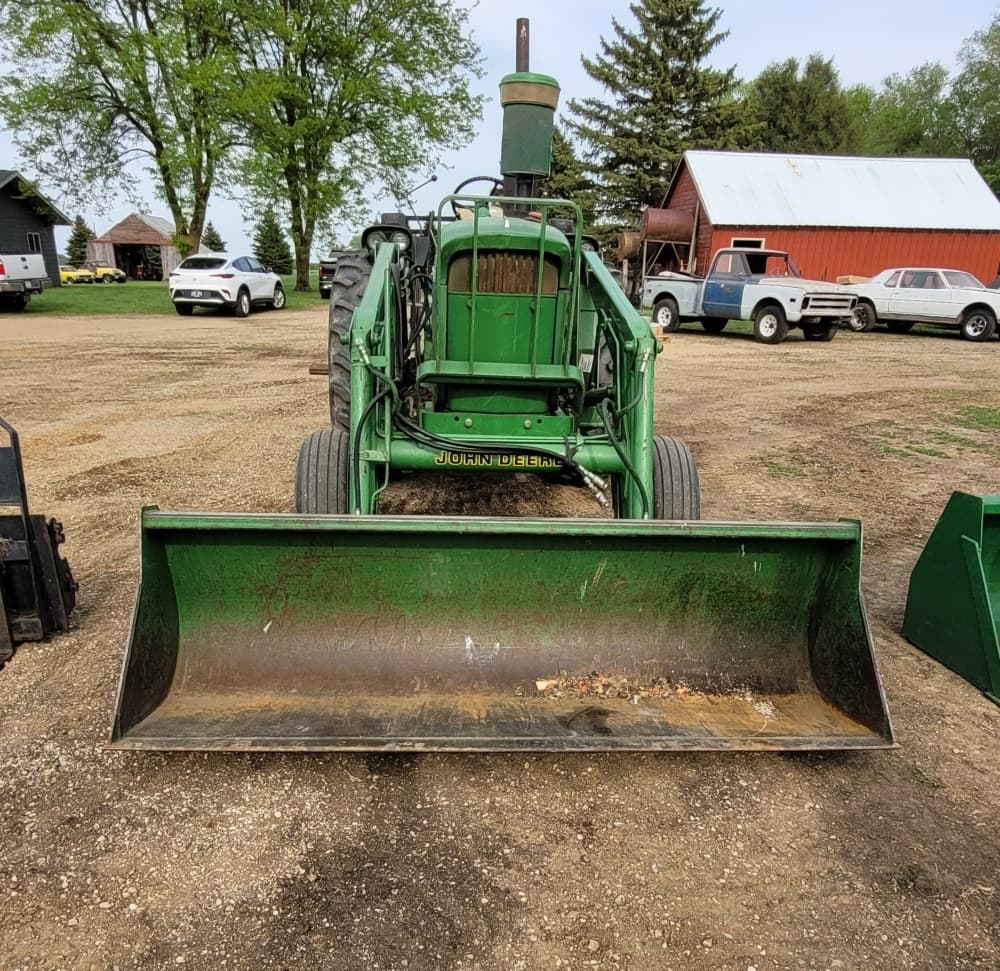 Image of John Deere 4020 Image 1