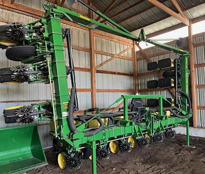 Image of John Deere 7300 Primary image