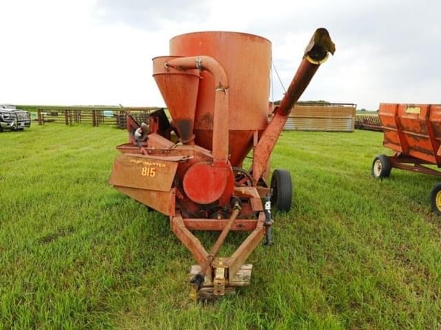 Image of Farmhand 815 equipment image 1