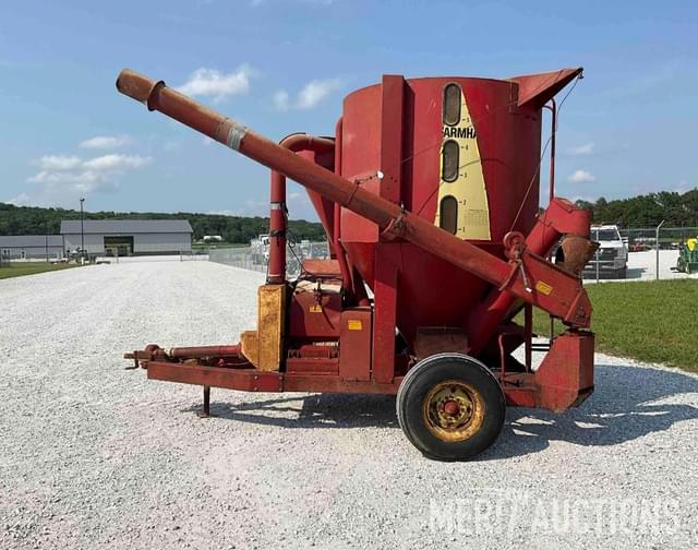 Image of Farmhand 817 equipment image 1