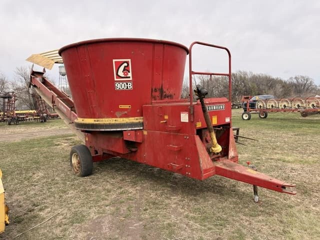 Image of Farmhand 900-B equipment image 1