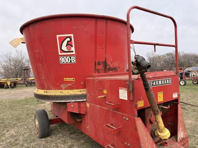 Image of Farmhand 900-B equipment image 2