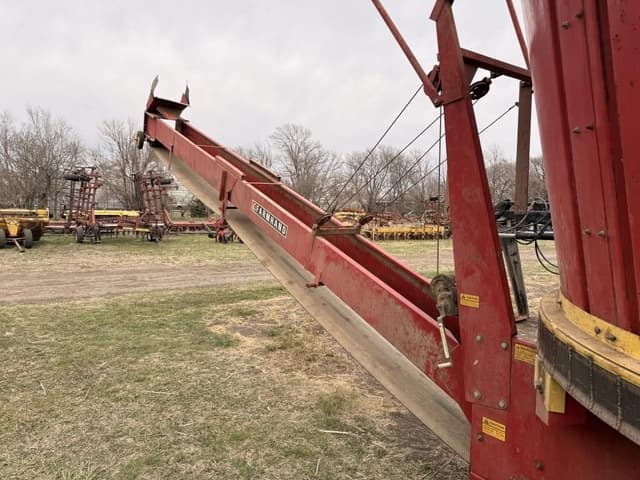 Image of Farmhand 900-B equipment image 4