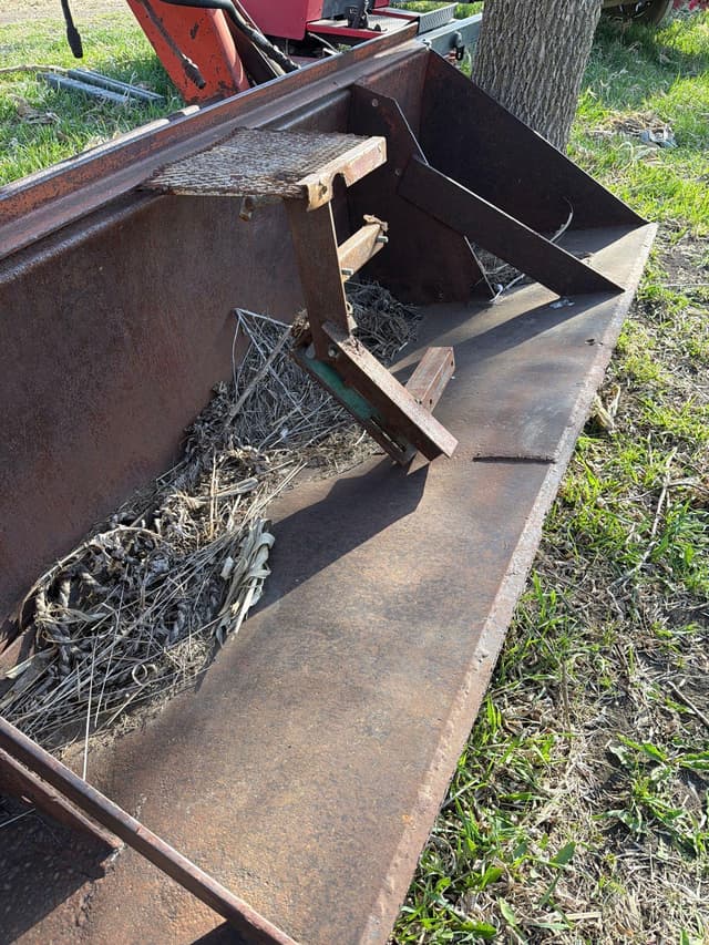 Image of Farmhand F11 equipment image 3
