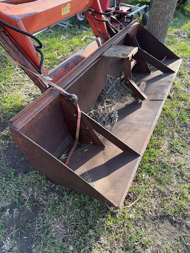 Image of Farmhand F11 equipment image 2
