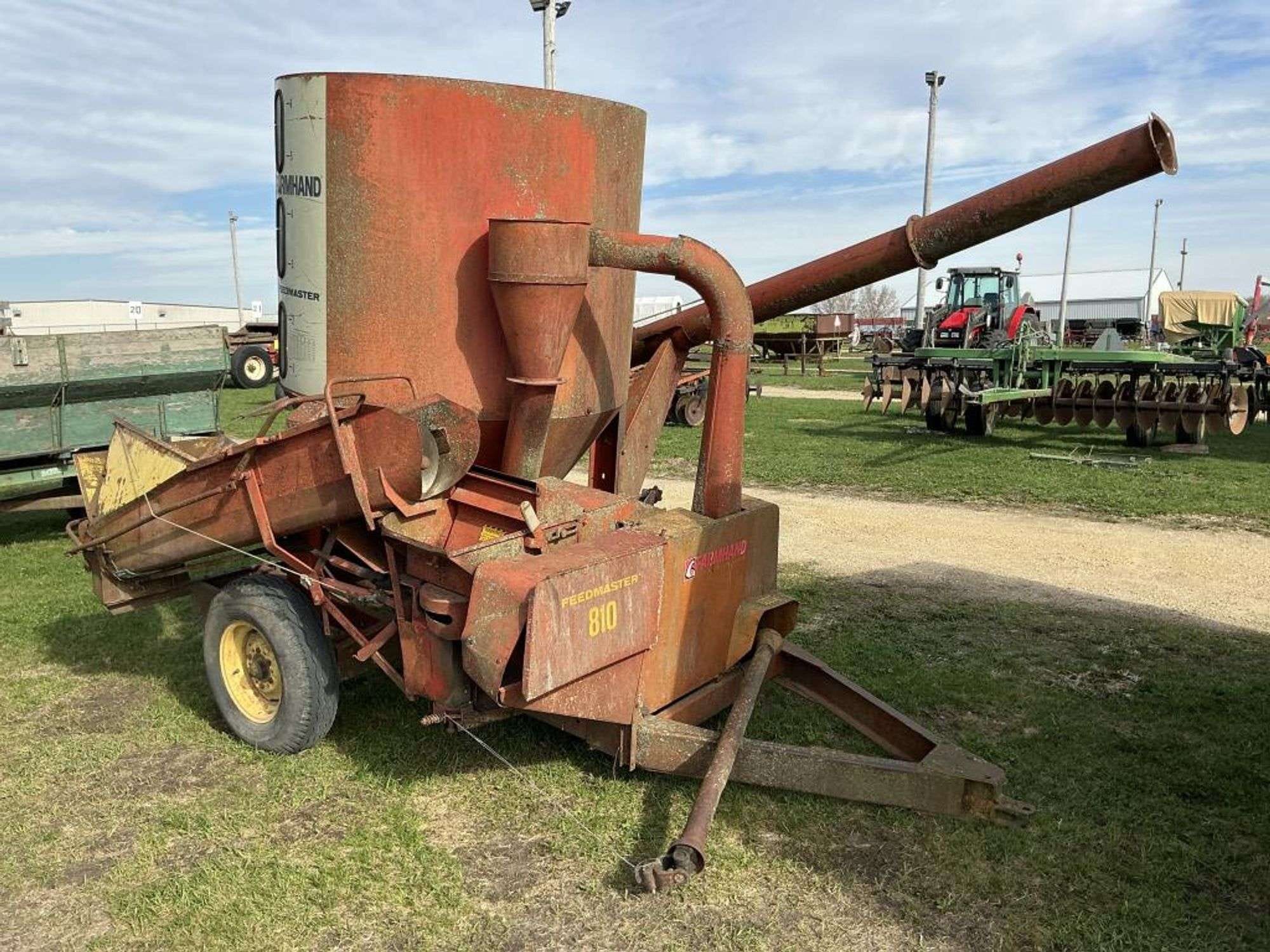 Farmhand 810 Equipment Image0