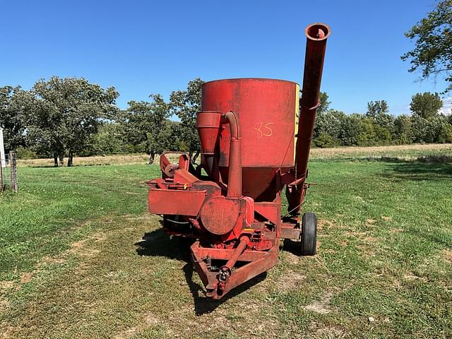 Image of Farmhand FeedMaster equipment image 4