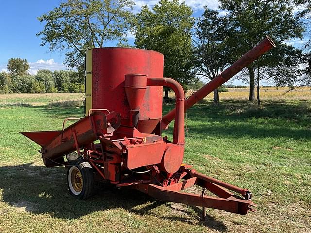 Image of Farmhand FeedMaster equipment image 2