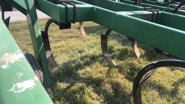 Image of Farmhand F551B equipment image 4