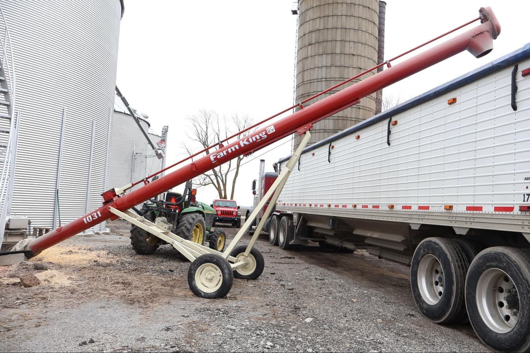 Image of Farm King 1031 Image 1