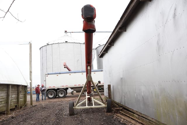 Image of Farm King 1031 equipment image 2